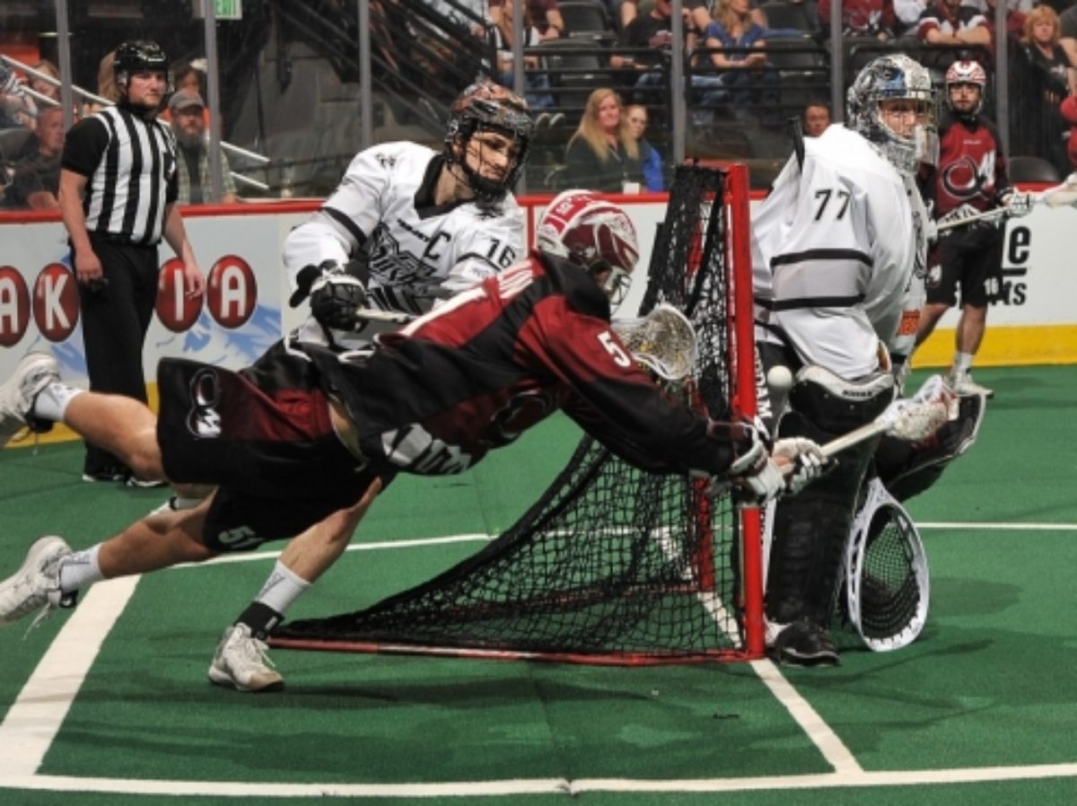 Seals defeat Mammoth 11-8 in last regular season game